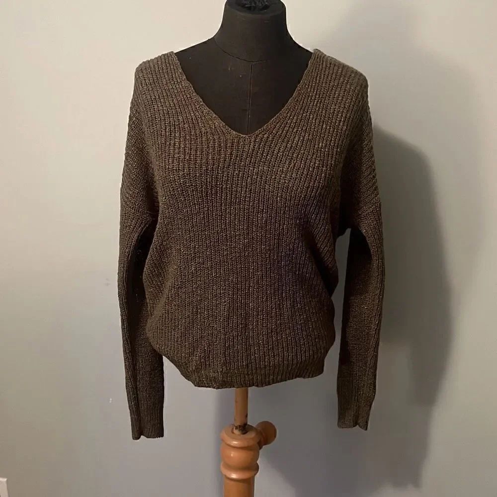 Moon & Madison Womens Knit V-Neck Back Twist Pullover Sweater